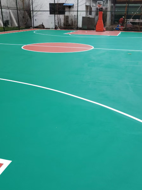 平谷 球场长期使用易出现地面开裂